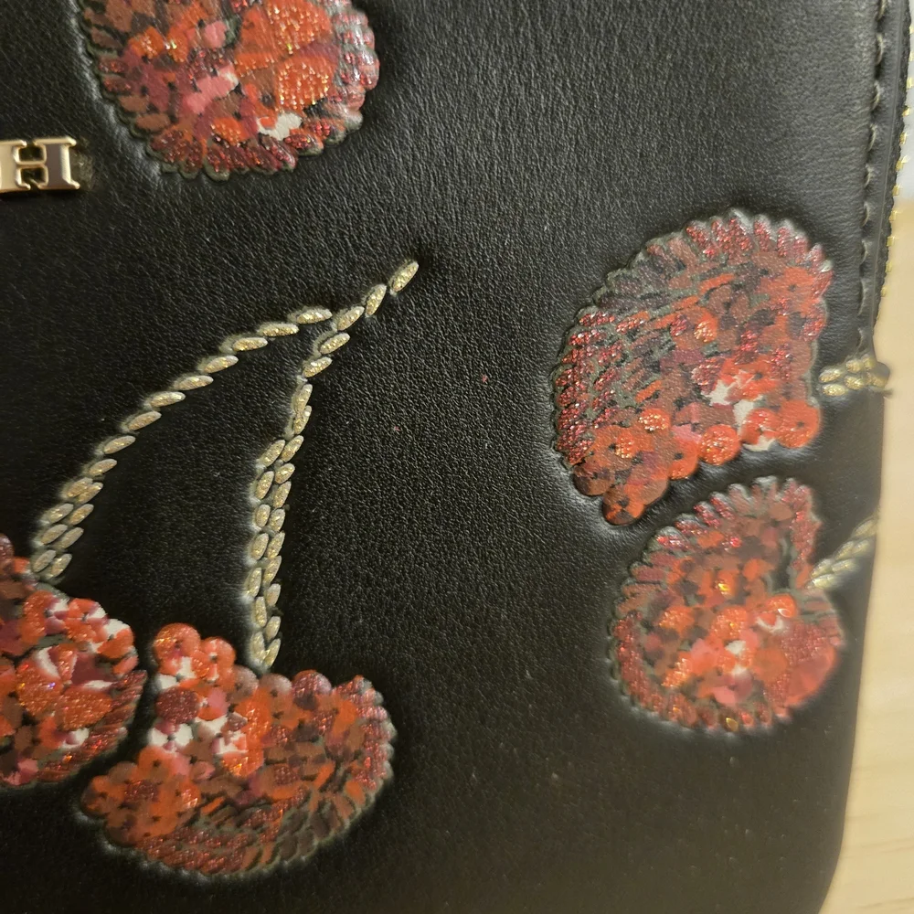 Coach Corner Zip Wristlet – Cherry Print (Black Multi)
